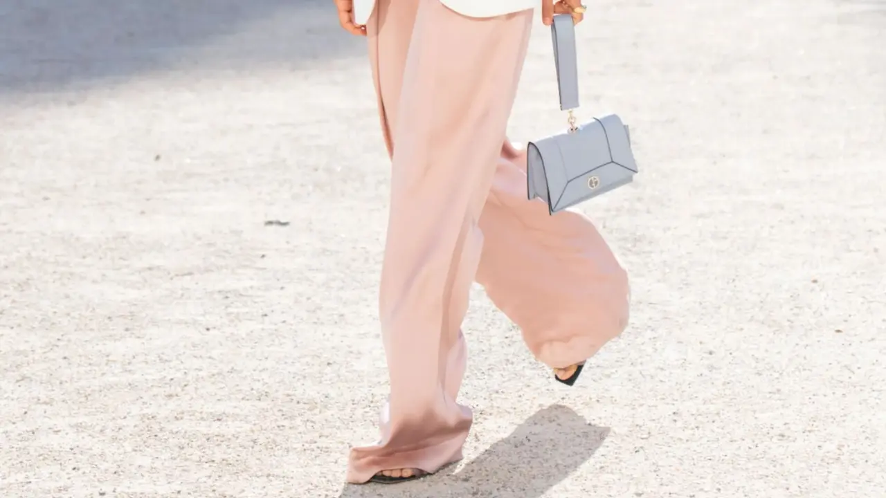 Pantalones satinados. / RRSS.