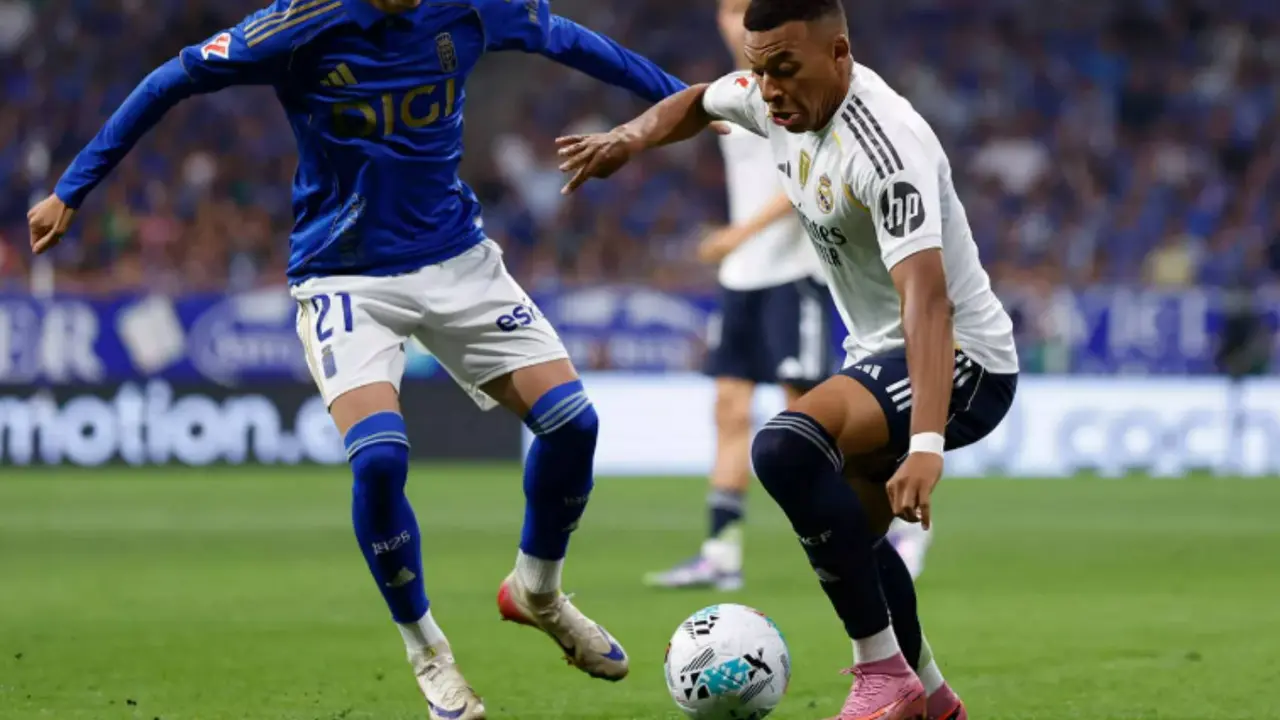 Una acci&oacute;n del partido entre el Real Oviedo y el Real Madrid. /  www.realmadrid.com
