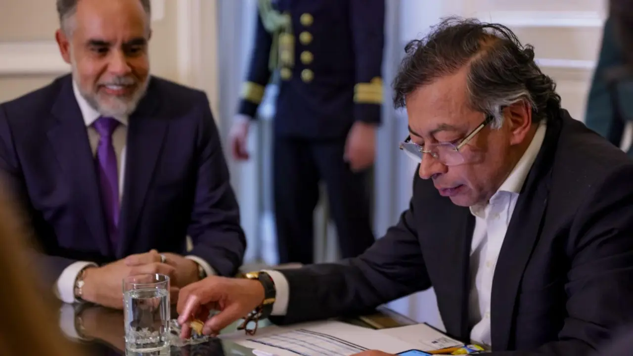 Armando Benedetti, ministro del Interior y Gustavo Petro, presidente de Colombia. / @infopresidencia