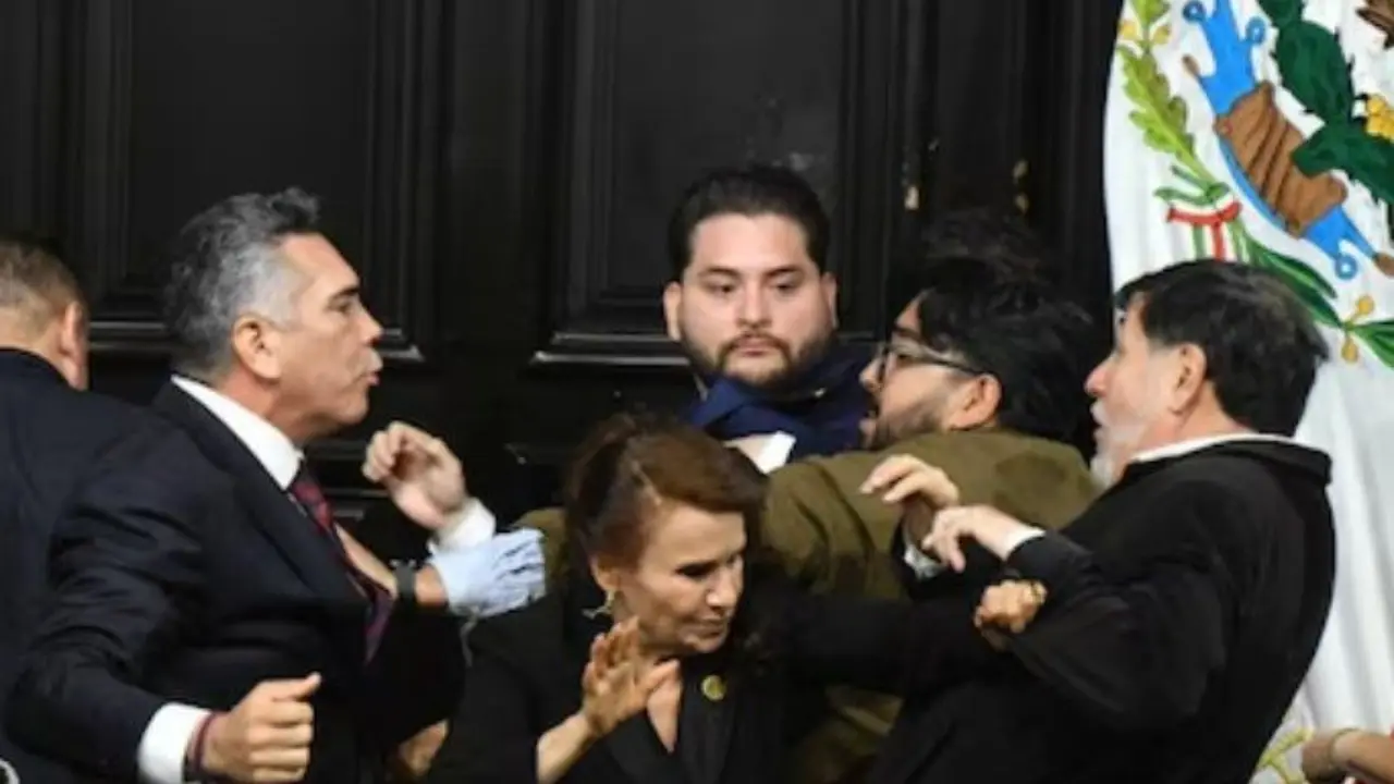 Trifulca entre Alito Moreno, l&iacute;der del PRI, y Gerardo Fern&aacute;ndez Noro&ntilde;a, presidente del Senado de M&eacute;xico. / RR.SS.