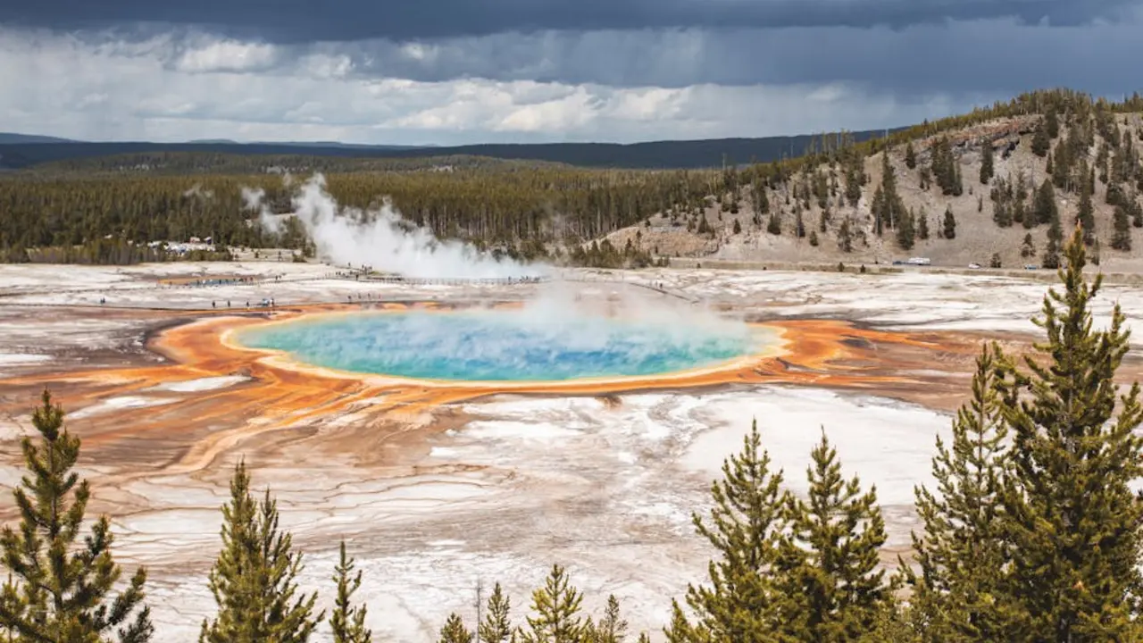 Fuente termal Gran Manantial Prism&aacute;tico del Parque Nacional de Yellowstone. / Pexels