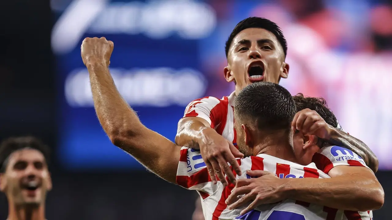 Los jugadores del Atl&eacute;tico celebrando un tanto en un partido. /   @atleti