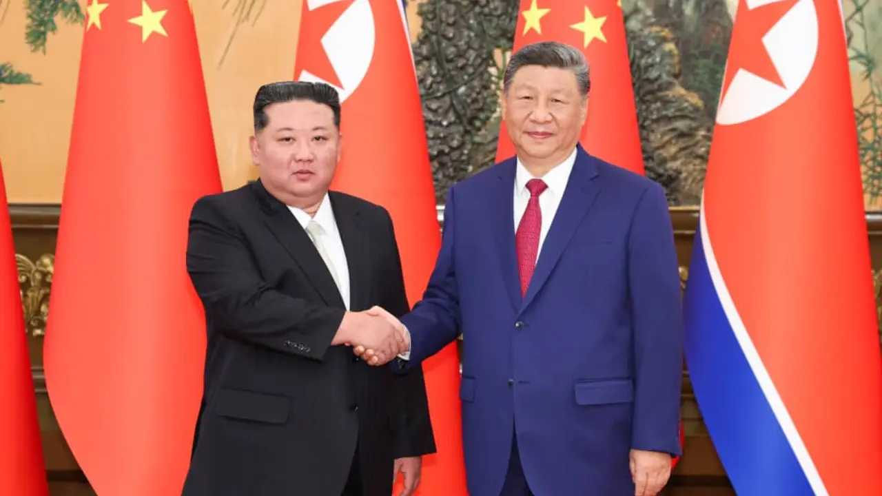 Kim Jong-un, l&iacute;der de Corea del Norte y Xi Jinping, presidente de China. / Ministerio de Relaciones Exteriores de China
