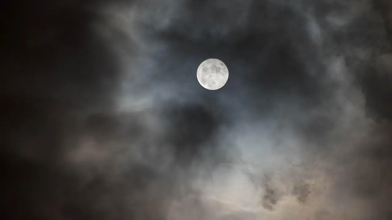 dark-3180204_1280