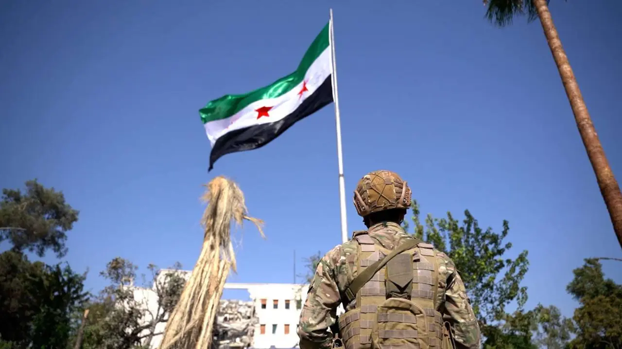 Bandera de Siria. / @Murhaf_abuqasra