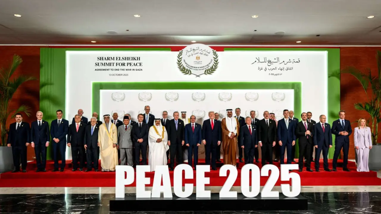 Donald Trump y l&iacute;deres mundiales en la cumbre de paz de Sharm el-Sheij, Egipto. / @WhiteHouse