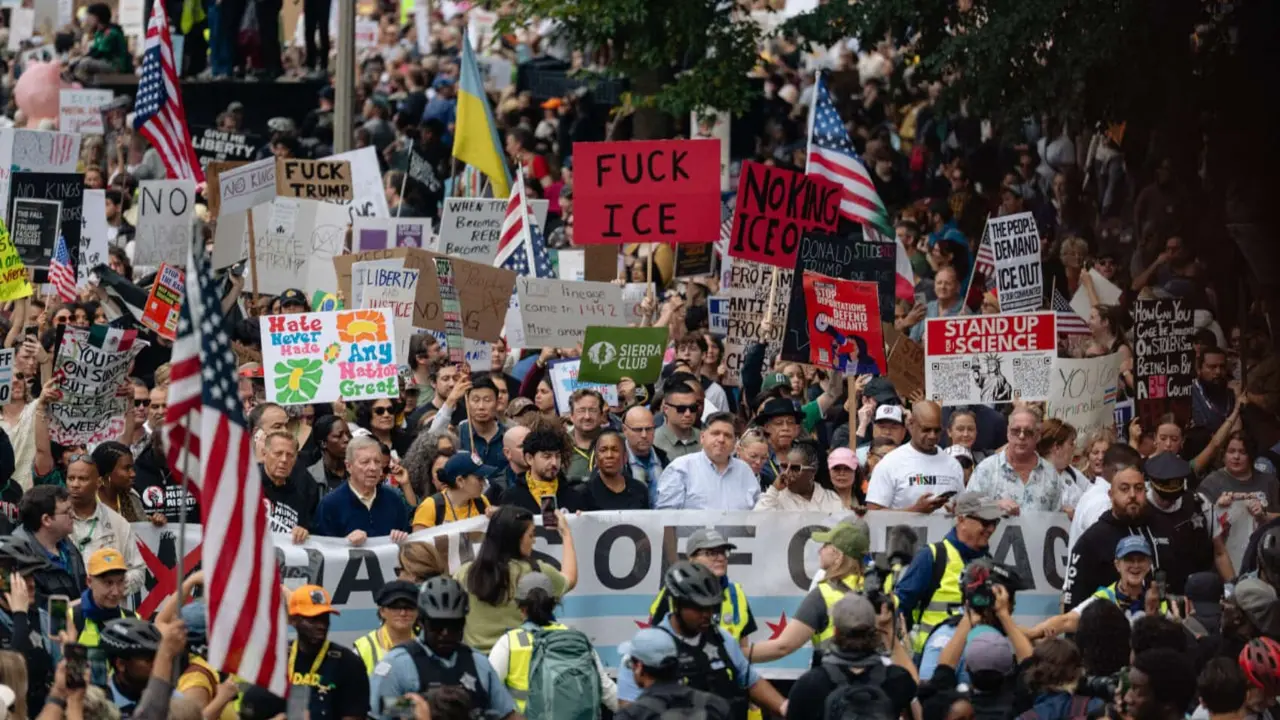 Protestas No Kings contra Trump en Chicago. / @JBPritzker