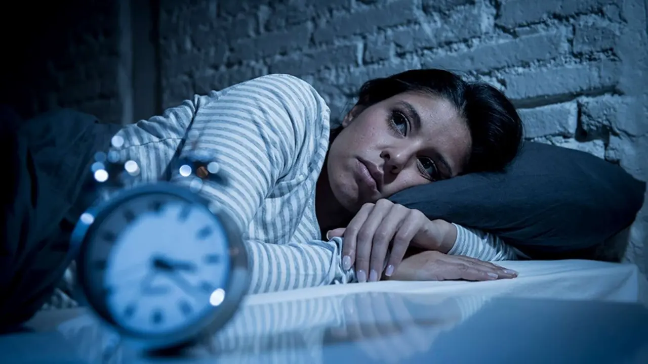 Una mujer con insomnio. / RR. SS.