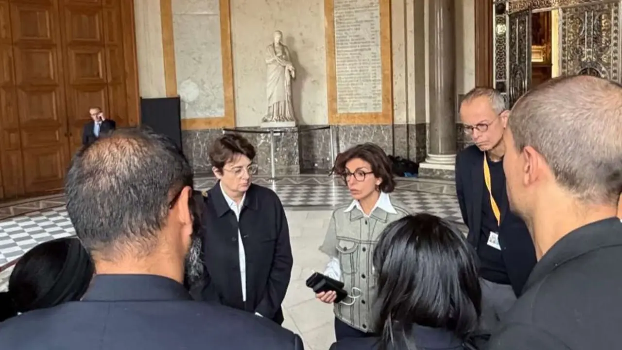 Laurence des Cars, directora del museo del Louvre, y Rachida Dati, ministra de Cultura de Francia. / @datirachida