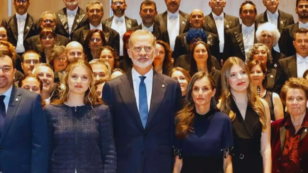 La Familia Real de Espa&ntilde;a: la princesa Leonor, el Rey Felipe VI, la reina Letizia y la infanta Sof&iacute;a. / @casareal.es.
