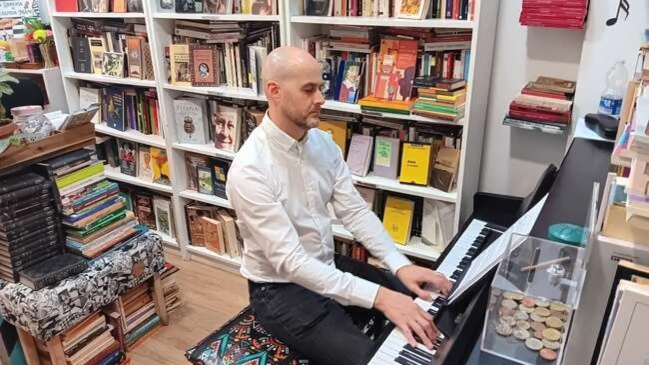Rafael G. Bautista en Tr&aacute;fico de Libros. / RR SS.