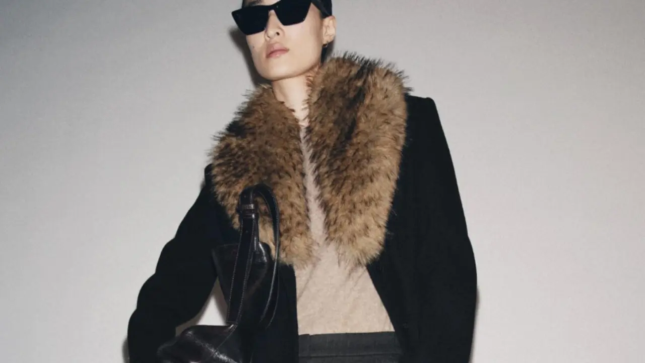 Abrigo con lana en el cuello, Zara.com.