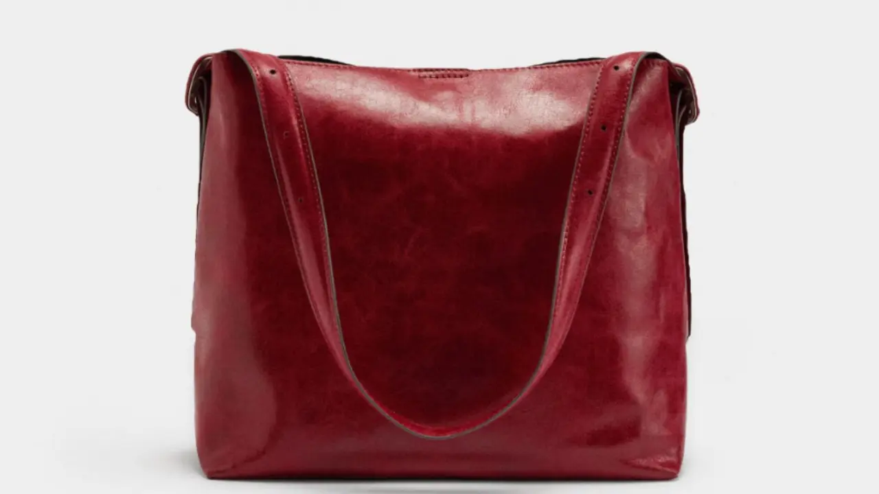 Bolso de hombro crwquelado burdeos, Parfois.com.
