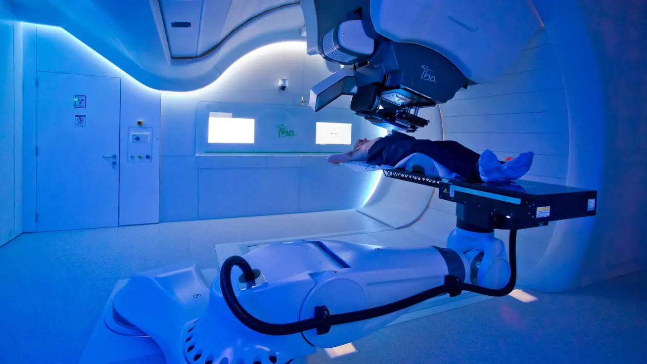 Un paciente en una m&aacute;quina de protonterapia. / RR. SS.