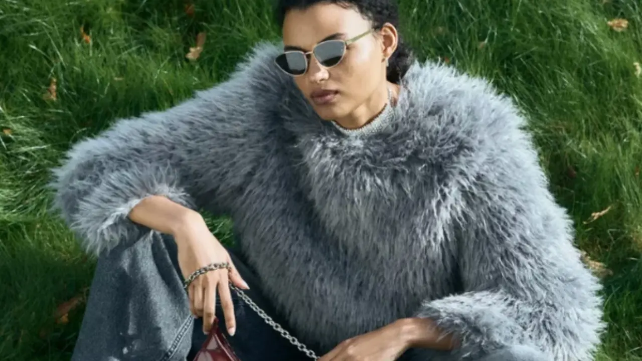Cazadora efecto pelo, Stradivarius.com. (1)