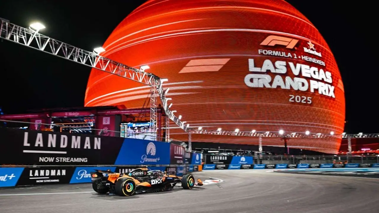 El coche de Lando Norris en Las Vegas. / @McLarenF1