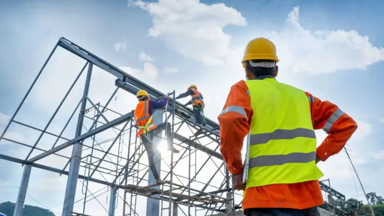 Trabajadores de construcci&oacute;n. / RR. SS.