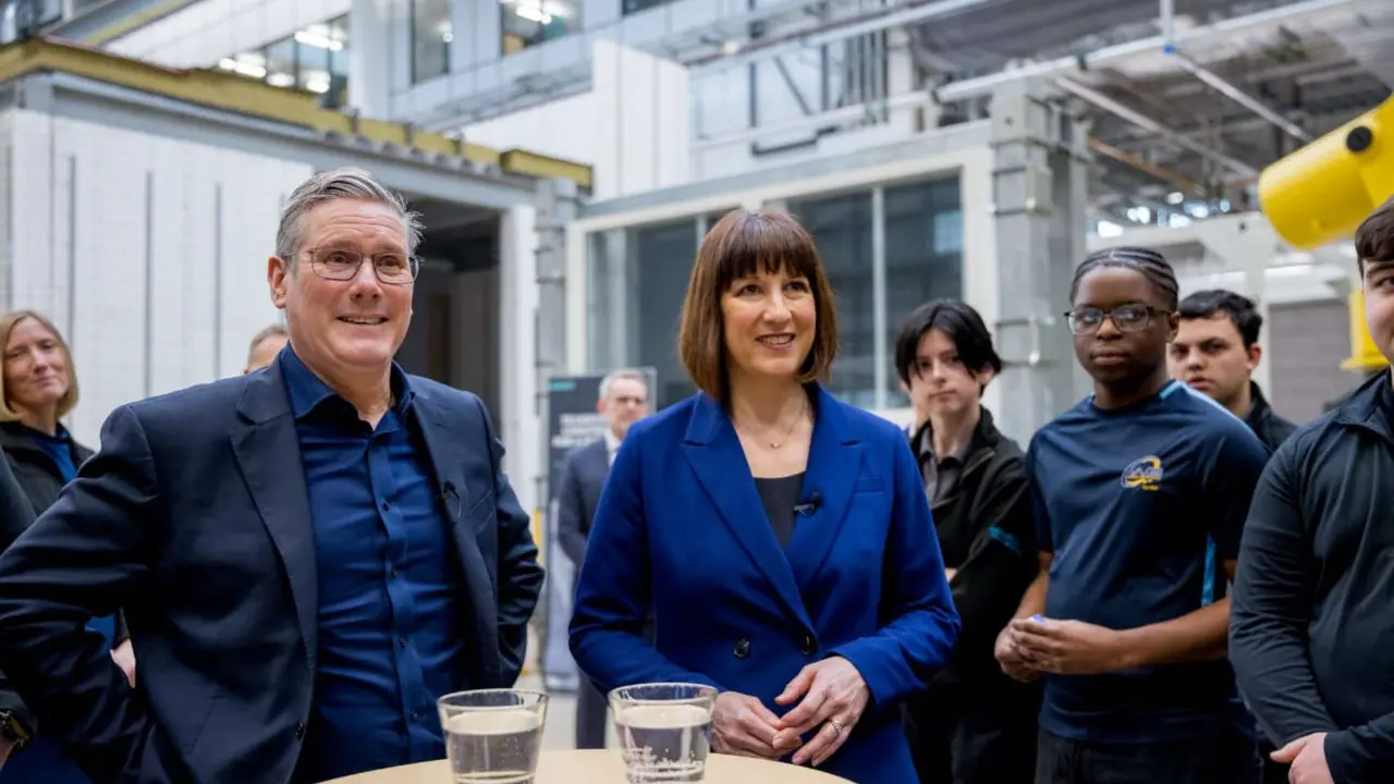 Keir Starmer, primer ministro del Reino Unido y Rachel Reeves, ministra de Econom&iacute;a. / @RachelReevesMP