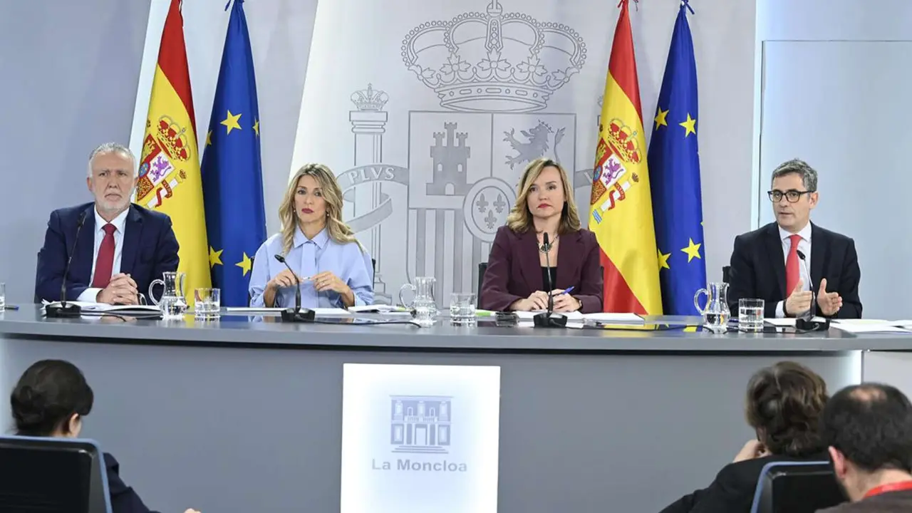 &Aacute;ngel V&iacute;ctor Torres, Yolanda D&iacute;az, Pilar Alegr&iacute;a y F&eacute;lix Bola&ntilde;os. / La Moncloa