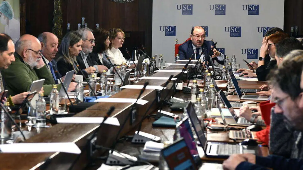 Consello de goberno de la USC presidido por el rector, Antonio L&oacute;pez. / Santi Alvite en usc.gal