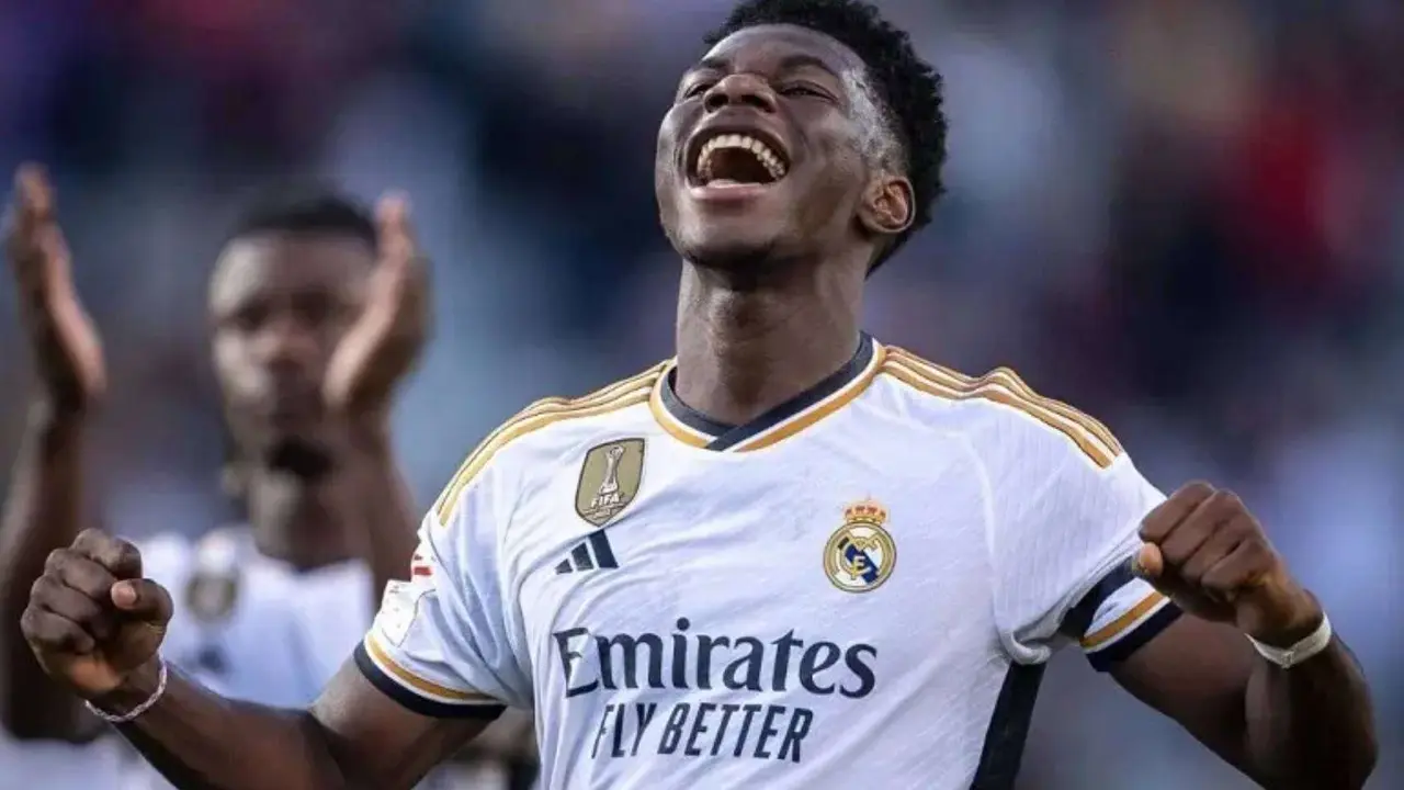 Aurelien Tchoaum&eacute;ni, mediocampista del Real Madrid. /@atchouameni
