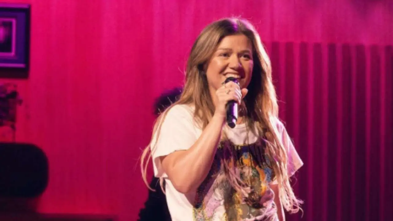Kelly Clarkson. /   Instagram: kellyclarkson
