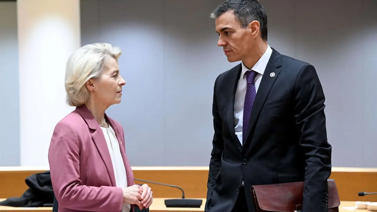 Ursula von der Leyen, presidenta de la Comisi&oacute;n Europea y Pedro S&aacute;nchez. / Consejo Europeo