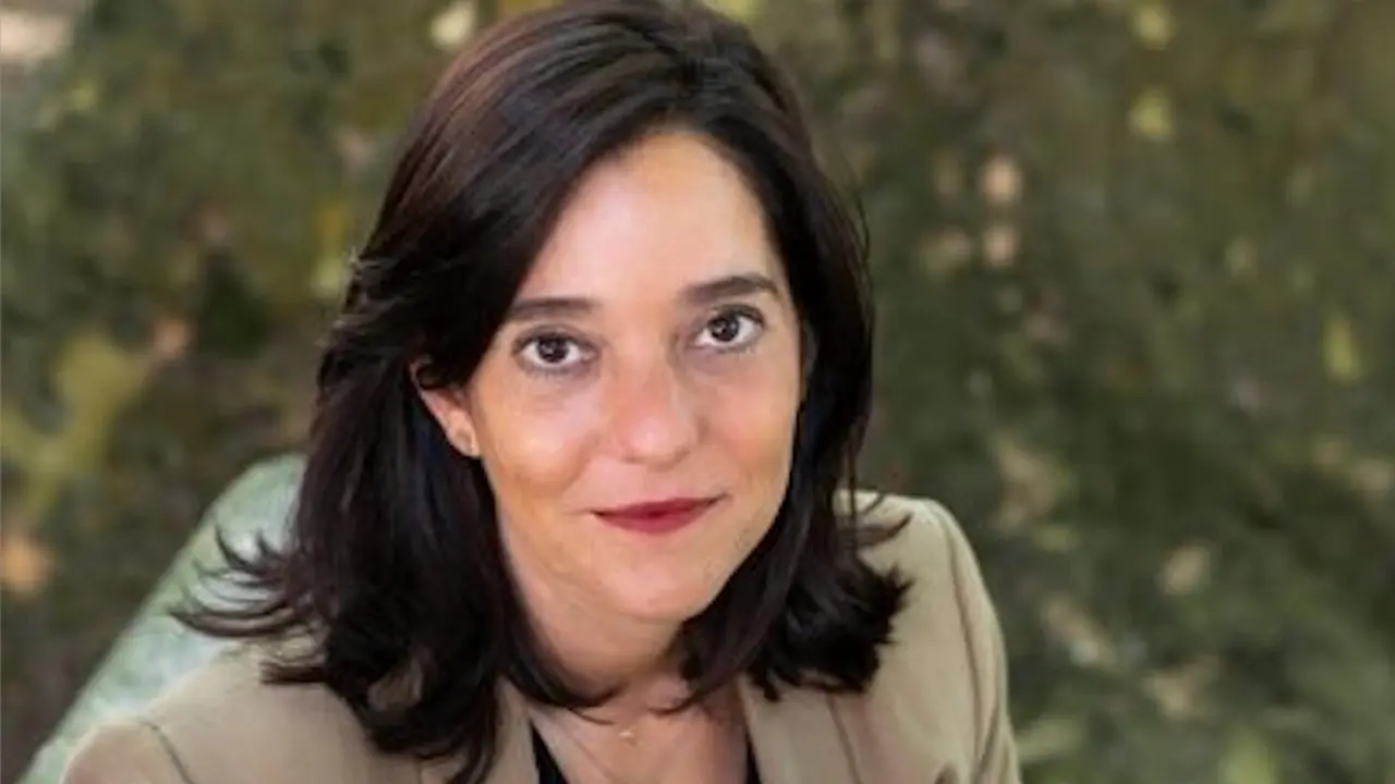 In&eacute;s Rey. / X.
