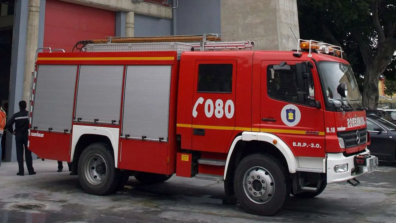 Bomberos de M&aacute;laga. / RR. SS.