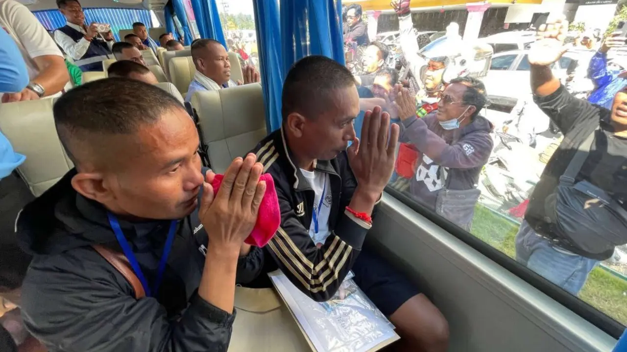 Soldados camboyanos capturados por Tailandia regresan a su pa&iacute;s. / Oficina del Primer Ministro de Camboya