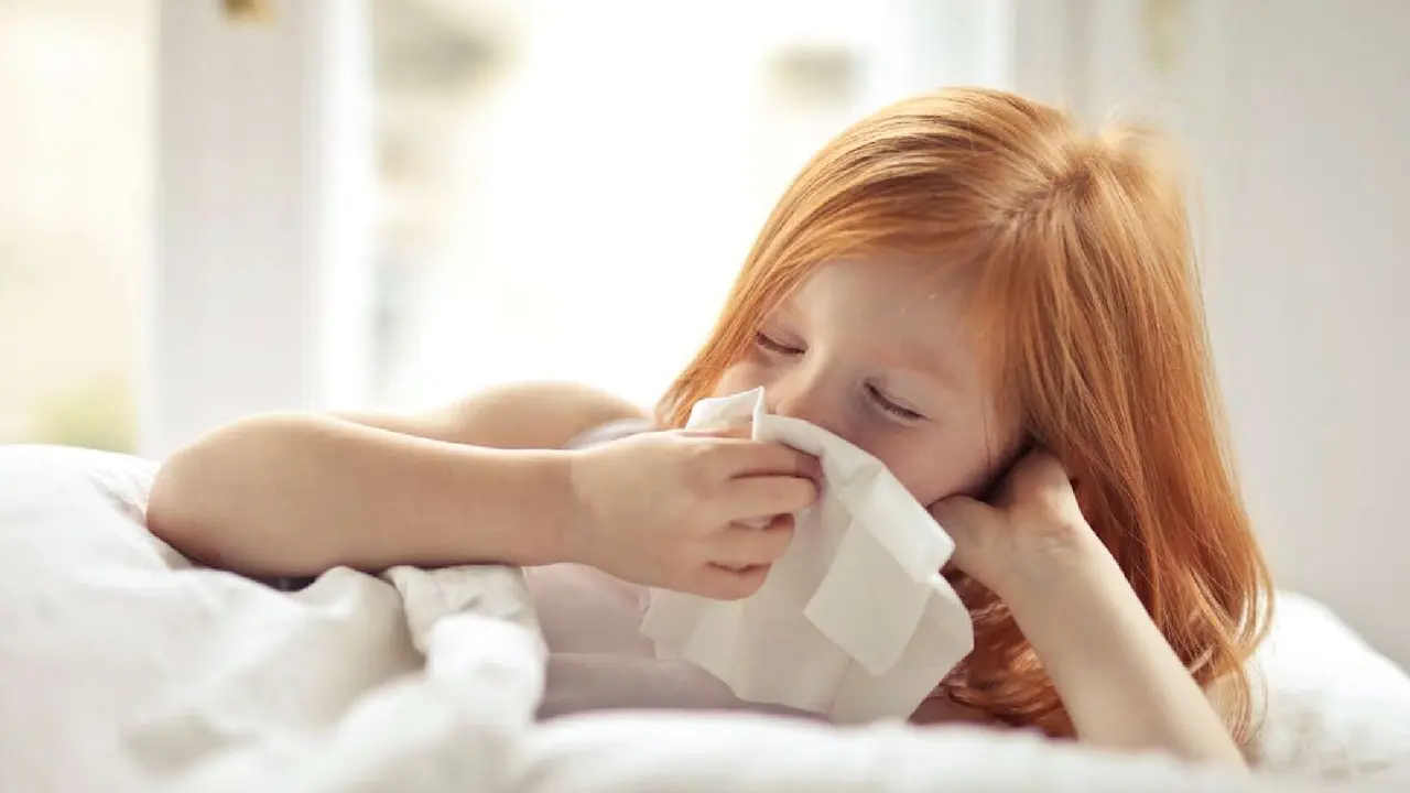 Ni&ntilde;a preadolescente enferma. / Andrea Piacquadio en Pexels