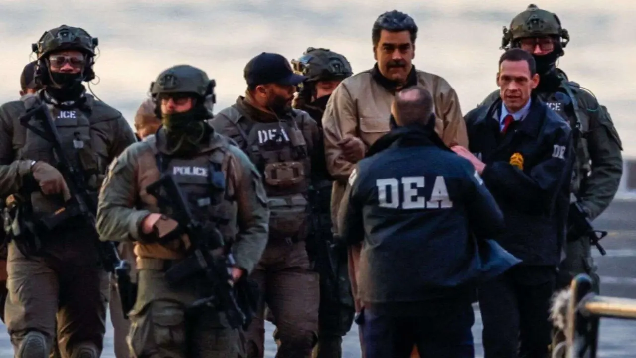 Nicol&aacute;s Maduro es trasladado por agentes de la DEA para enfrentar cargos por narcoterrorismo. / RR SS.