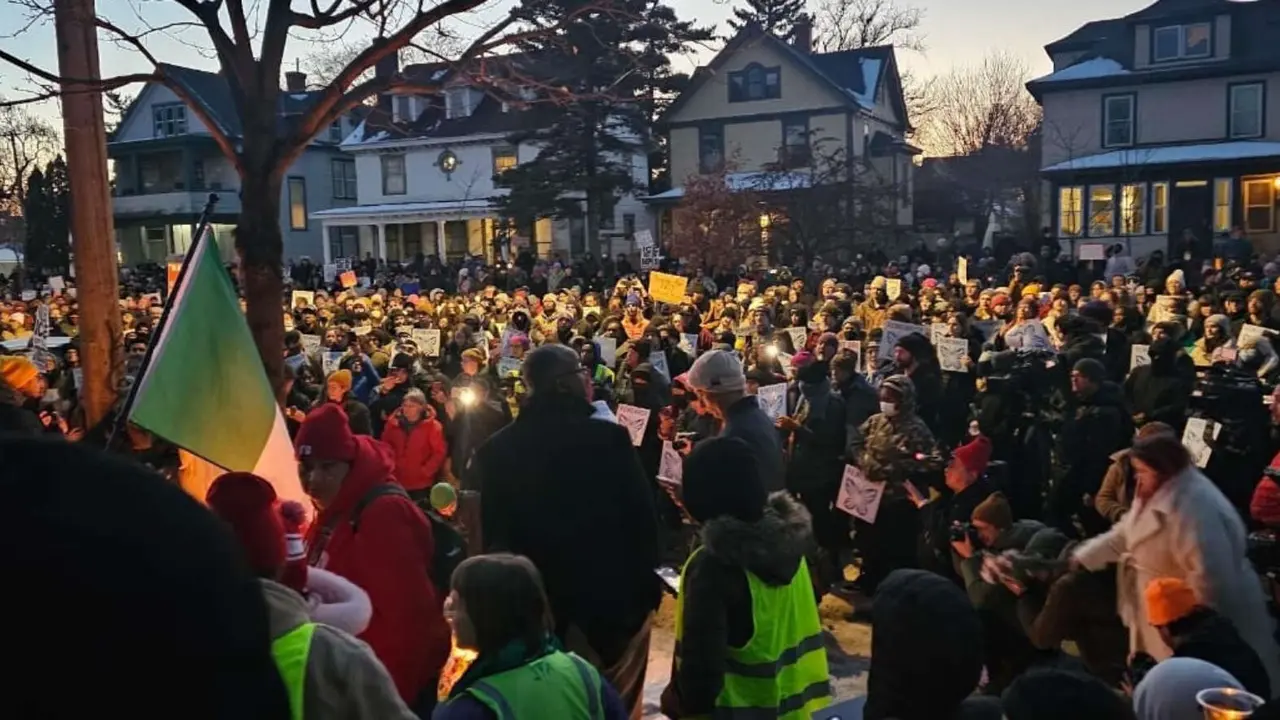 Protestas anti-ICE por la muerte de Renee Nicole Good en Minneapolis. / @IlhanMN