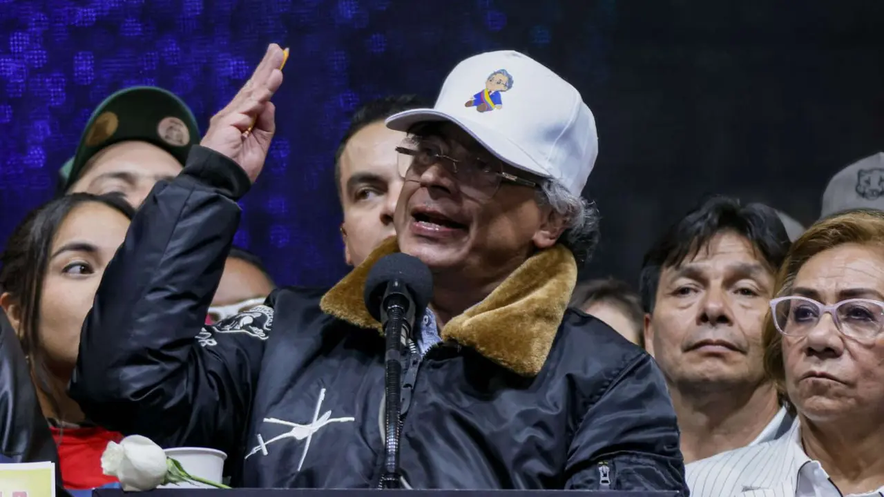 Gustavo Petro, presidente de Colombia en un mitin en Bogot&aacute;. / @infopresidencia