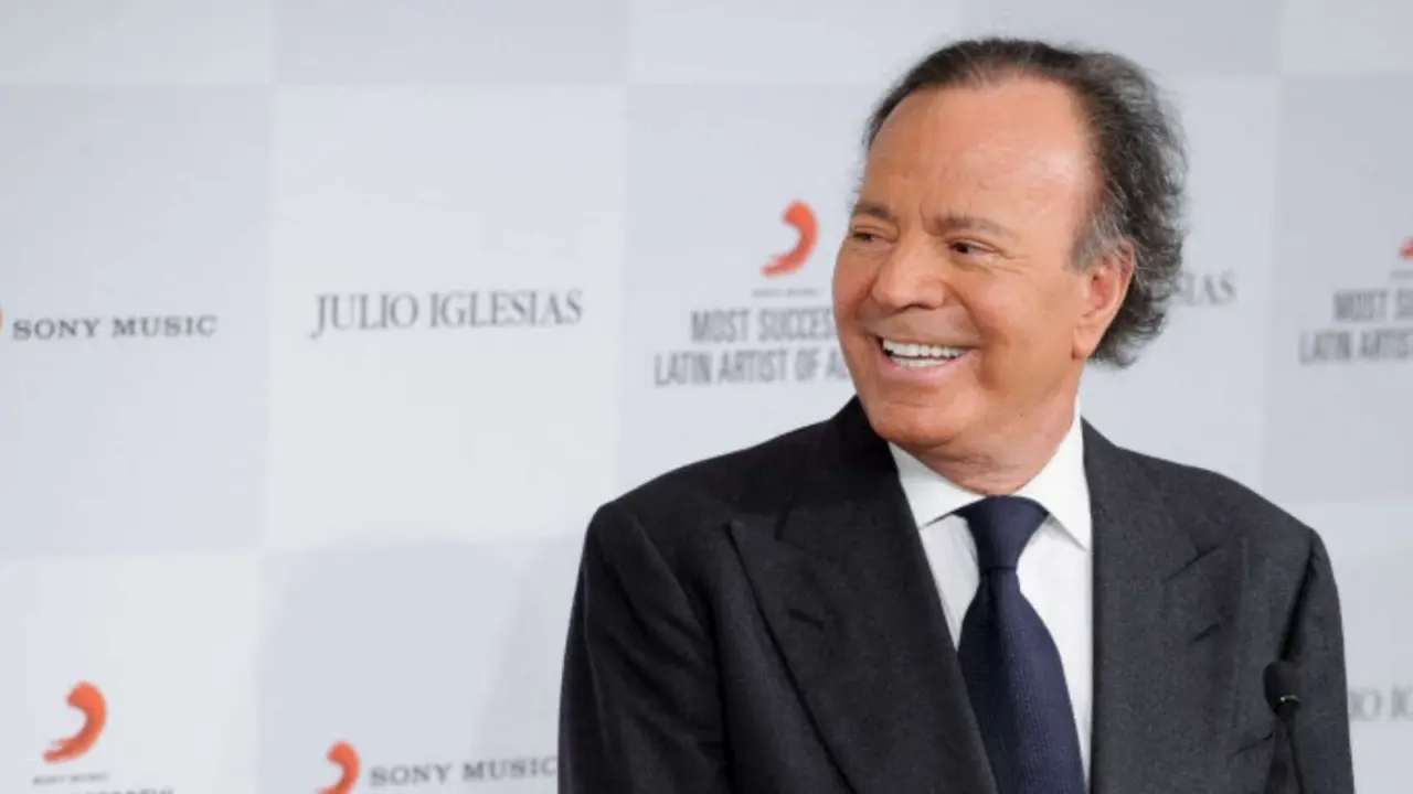 Julio Iglesias, cantante. / RR. SS.