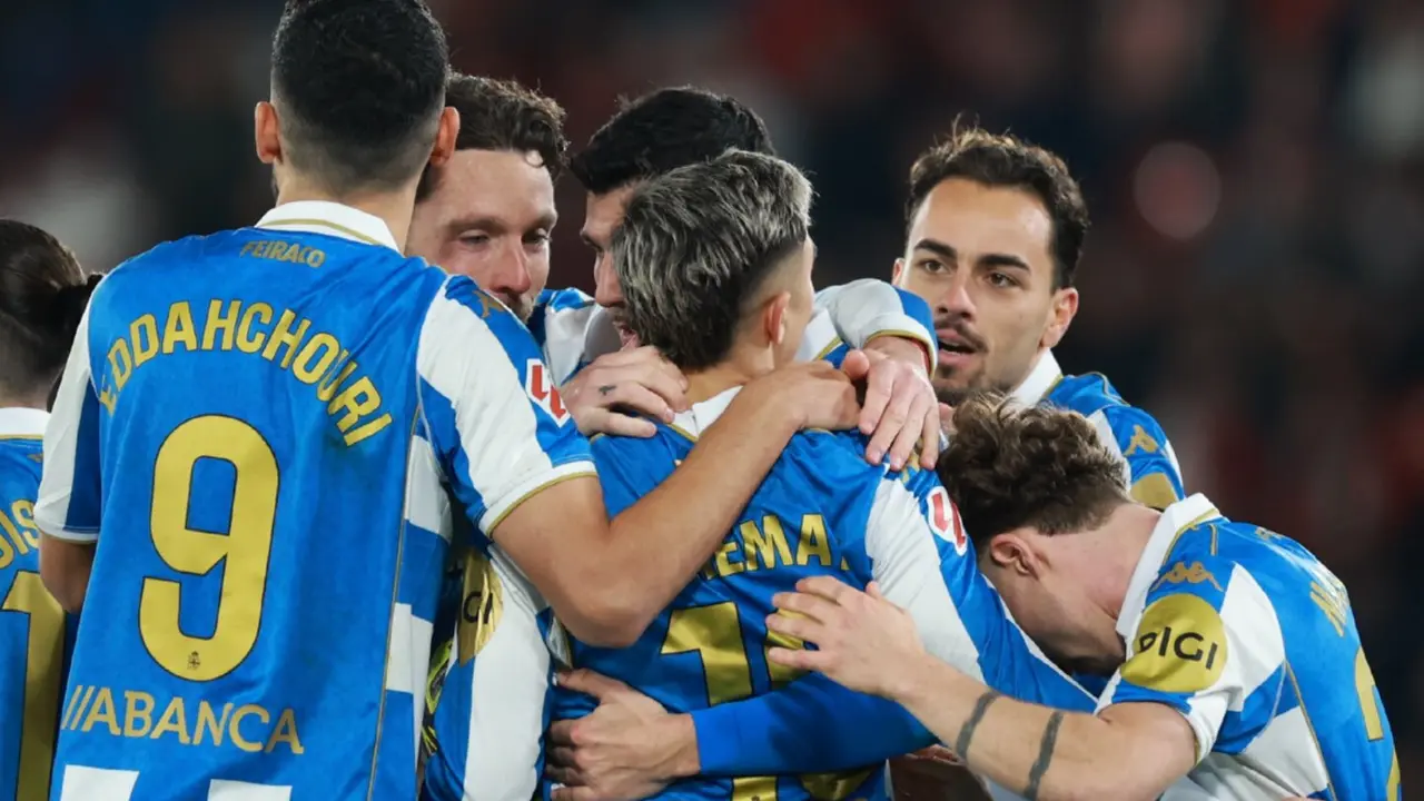 Jugadores del Deportivo en Almería. / RCD