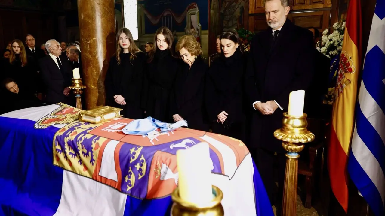 Los Reyes, junto a la Princesa de Asturias y la Infanta Sof&iacute;a, y la Reina Sof&iacute;a han asistido al responso por la Princesa Irene de Grecia, celebrado en la Catedral Ortodoxa Griega de San Andr&eacute;s y San Demetrio (Madrid). / @CasaReal.