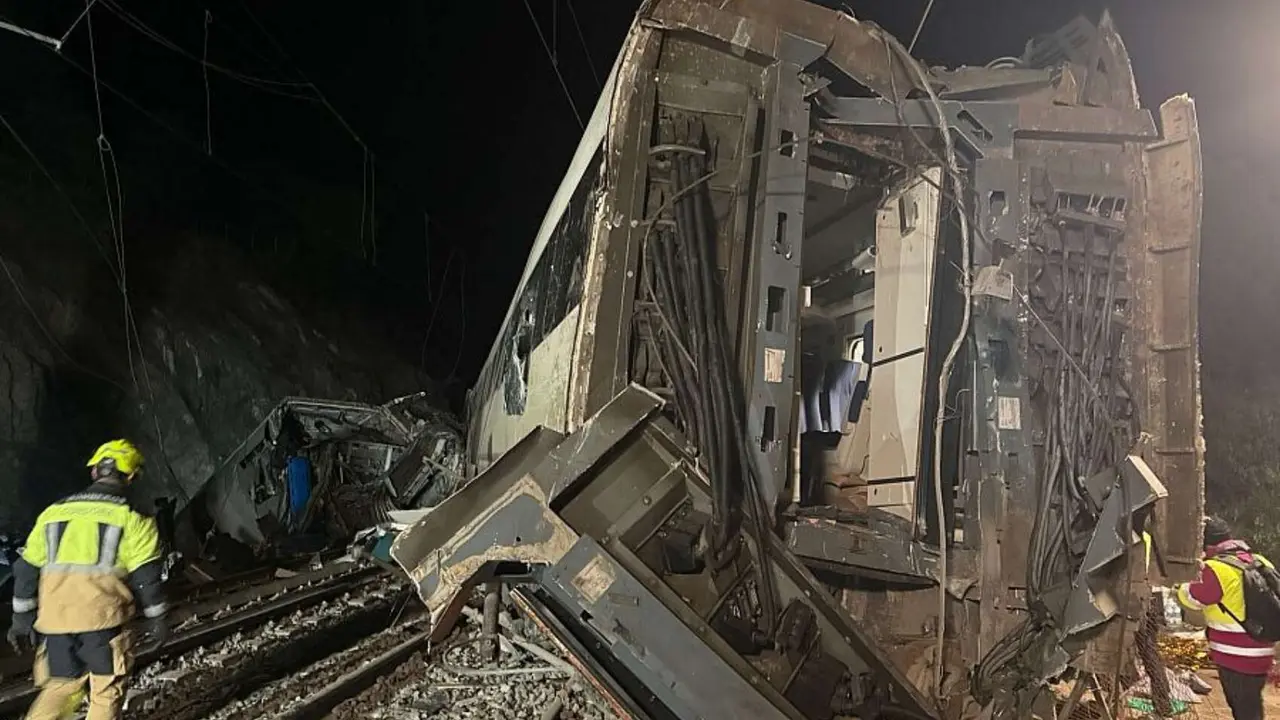 Imagen de uno de los dos trenes que han descarrilado a la altura de Adamuz, C&oacute;rdoba. / Presidente de Renfe en X