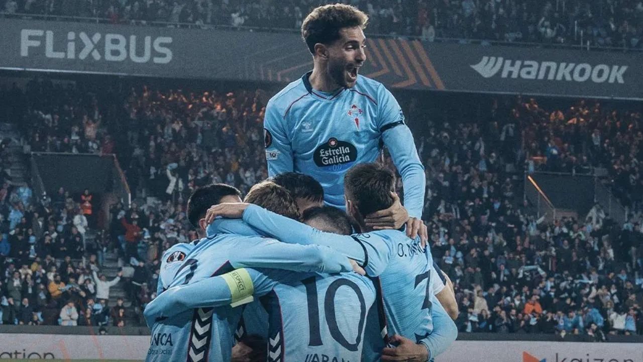 Los jugadores del Celta en plena celebraci&oacute;n de uno de los goles ante el Lille. /  @rccelta