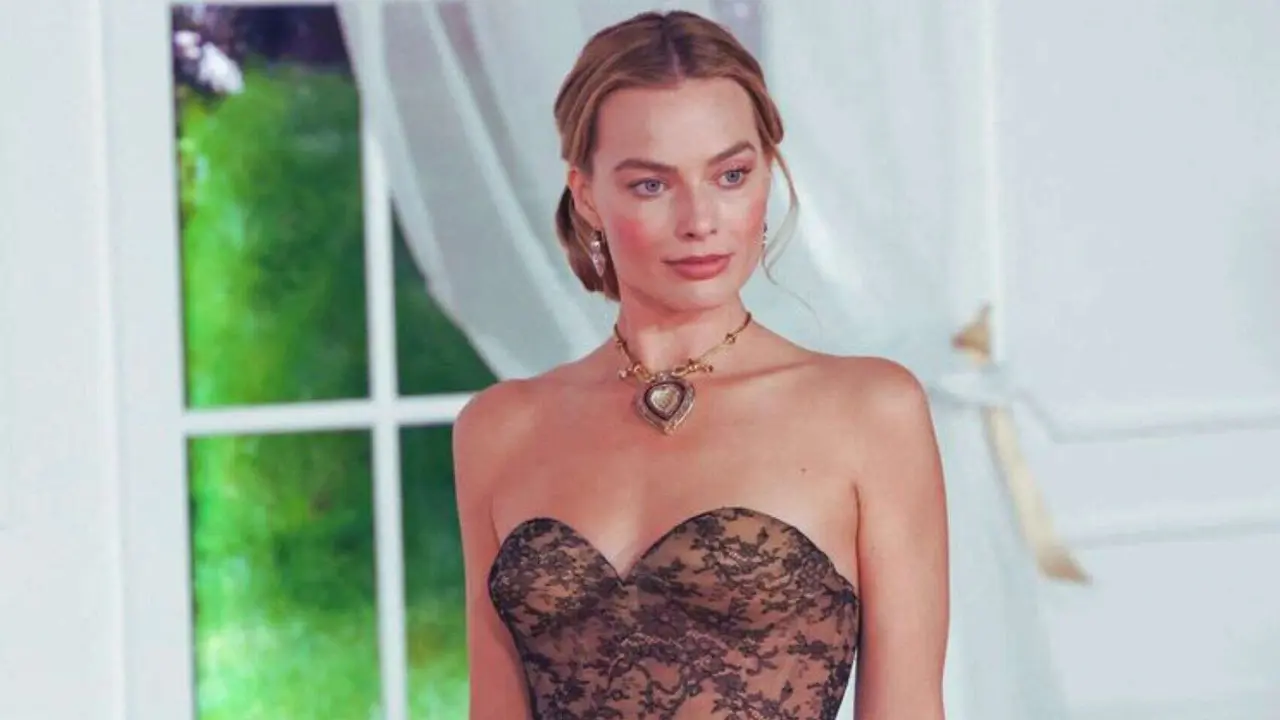Margot Robbie, actriz, llevando el diamante Taj Mahal. / RR SS.