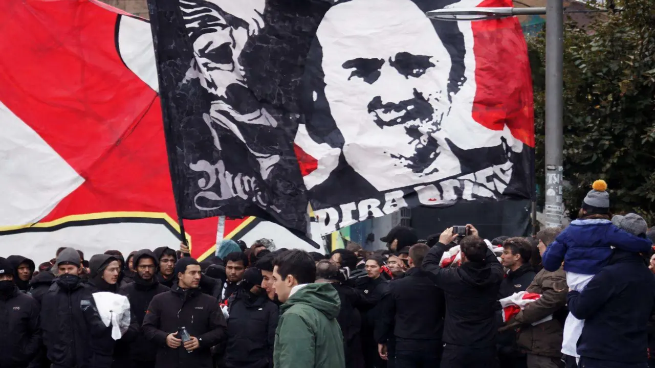 Manifestaci&oacute;n de la afici&oacute;n del Rayo Vallecano. /   Mundiario