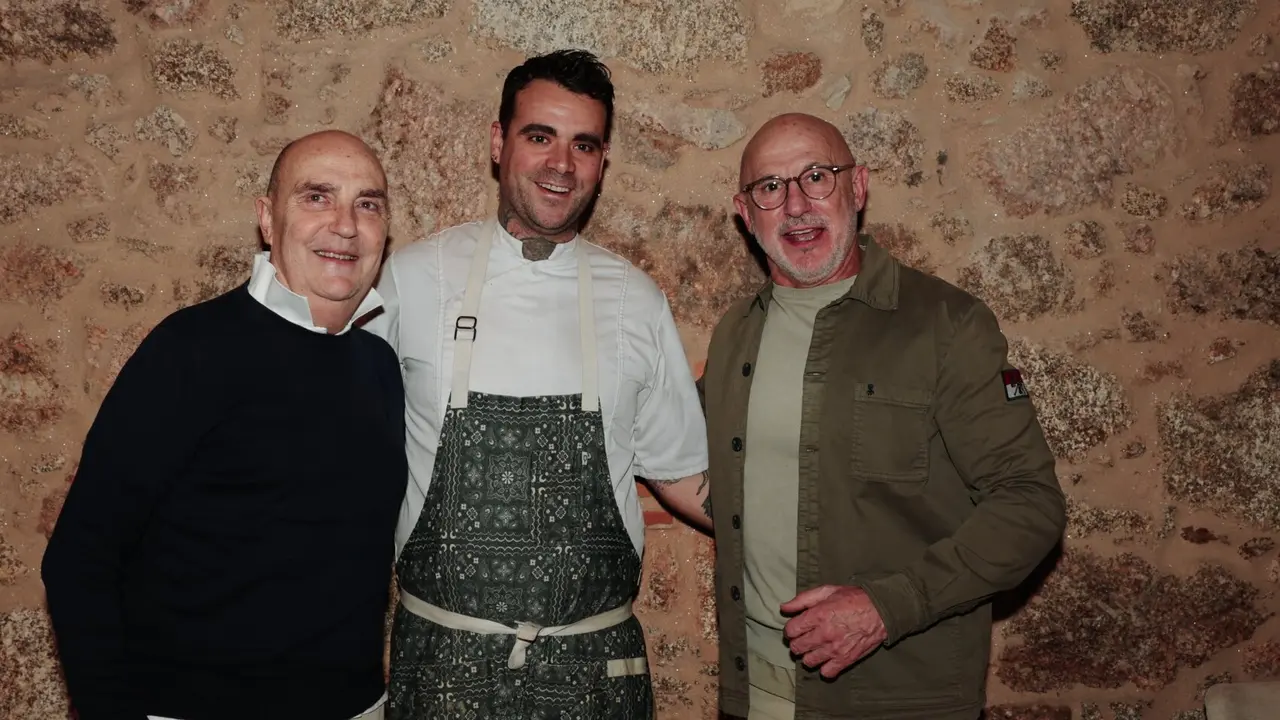 Luis de la Fuente con Daniel C&aacute;rdaba y Jos&eacute; Antonio Chac&oacute;n en A Mundi&ntilde;a. / Cedida.