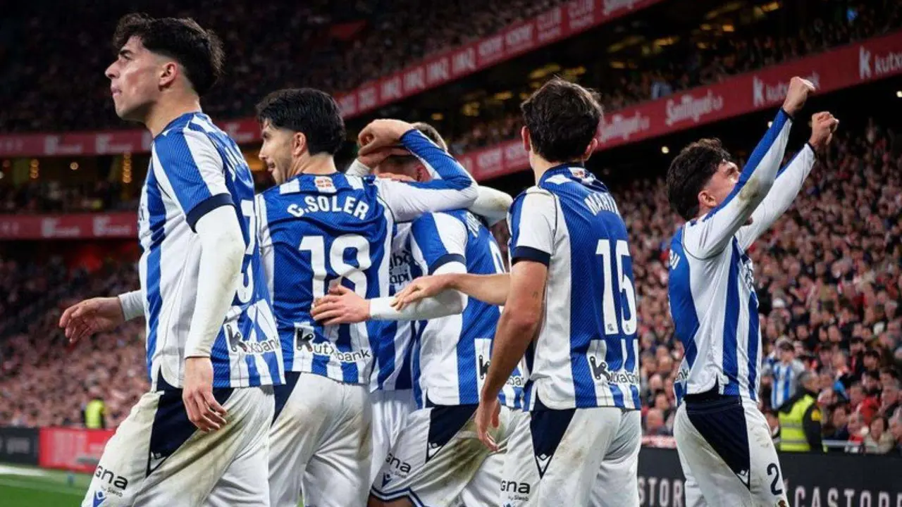 Los jugadores de la Real en plena celebraci&oacute;n de uno gol  . /  @realsociedad