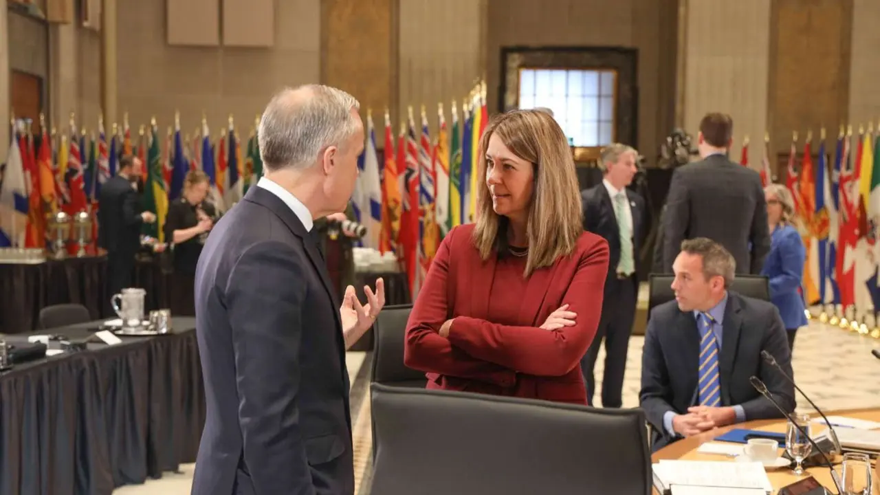 Mark Carney, primer ministro de Canad&aacute; y Danielle Smith, primera ministra de Alberta. / @ABDanielleS
