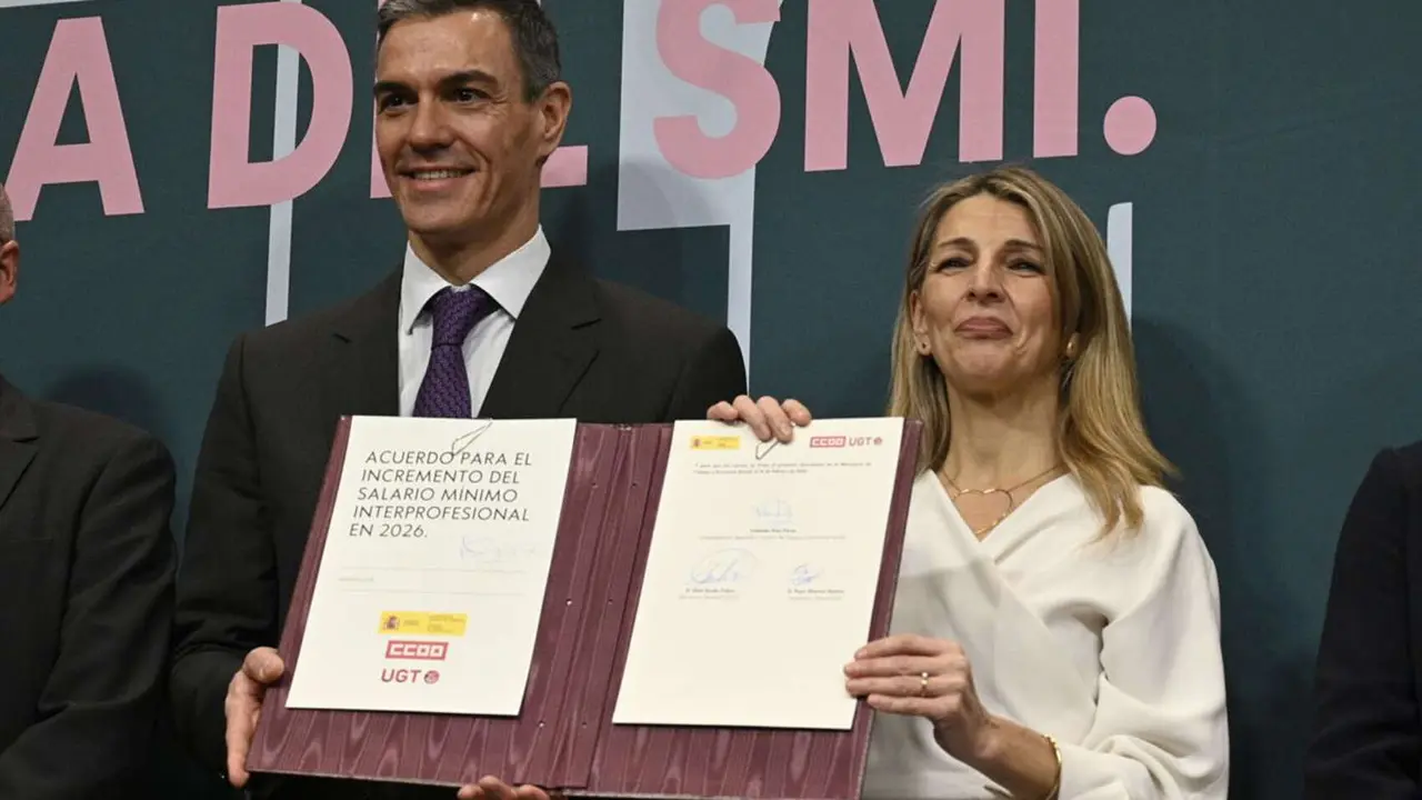 El presidente del Gobierno, Pedro S&aacute;nchez, y la vicepresidenta segunda y ministra de Trabajo, Yolanda D&iacute;az. / Moncloa