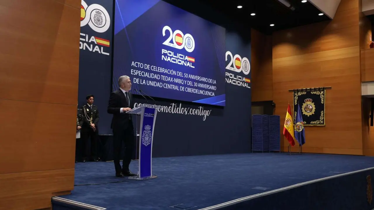 Fernando Grande-Marlaska, ministro del Interior, con la Polic&iacute;a Nacional. / Ministerio del Interior