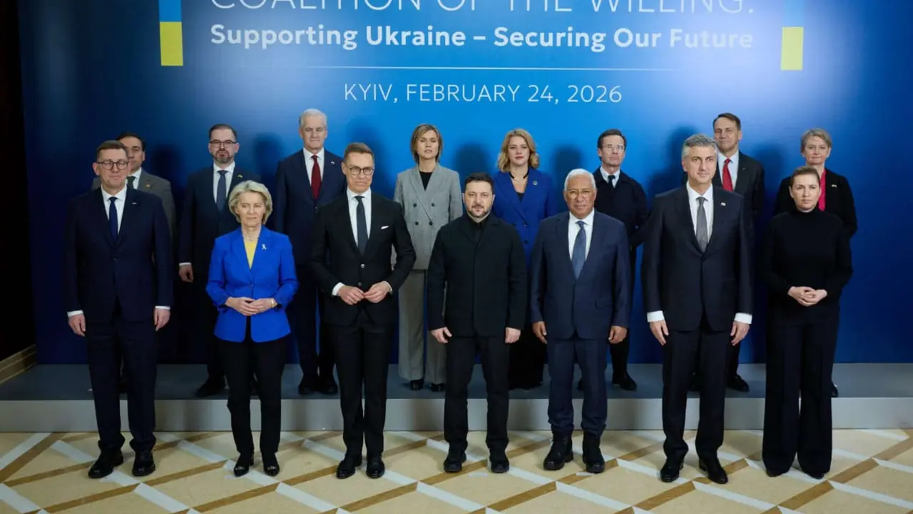 Foto familiar de la Coalici&oacute;n de Voluntarios en Kiev, Ucrania. / @ZelenskyyUa