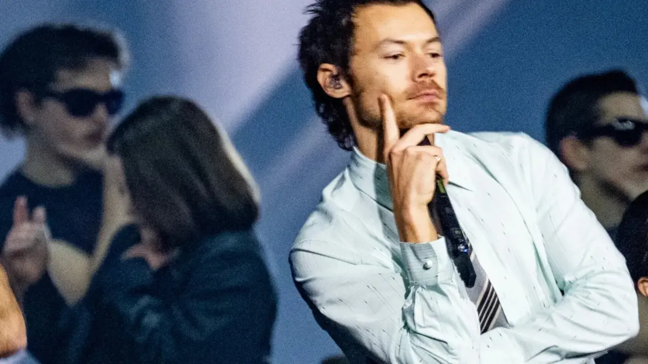Harry Styles durante su presentaci&oacute;n en los BRIT Awards 2026. / YouTube