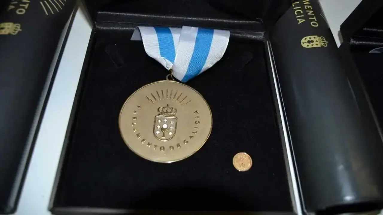 Medalla de Galicia. / Parlamento da Galicia
