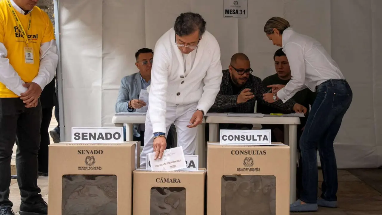 El presidente de Colombia Gustavo Petro vota en las elecciones legislativas. / Presidencia de Colombia